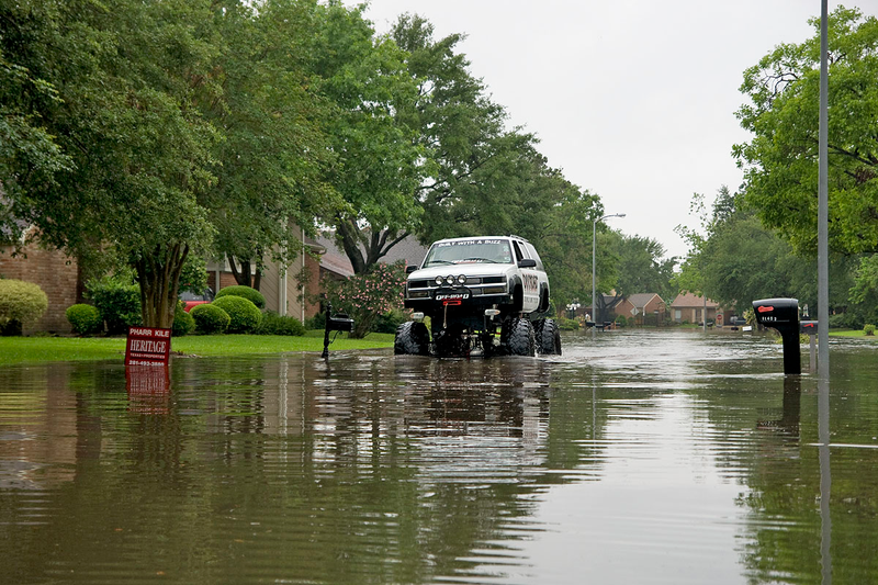 Illustration for article titled Turn Around Don't Drown: Houston Street Flooding Mega-Gallery